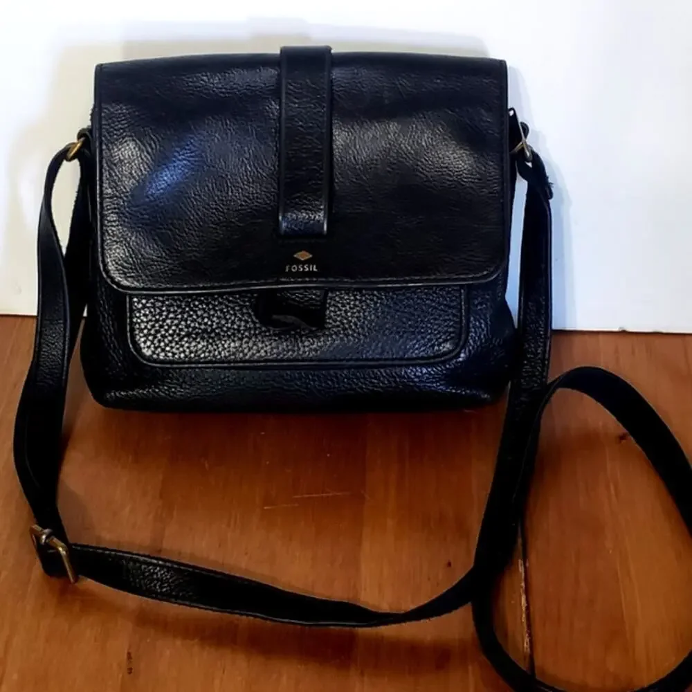 Fossil pebble leather crossbody bag small in size black super soft leath…